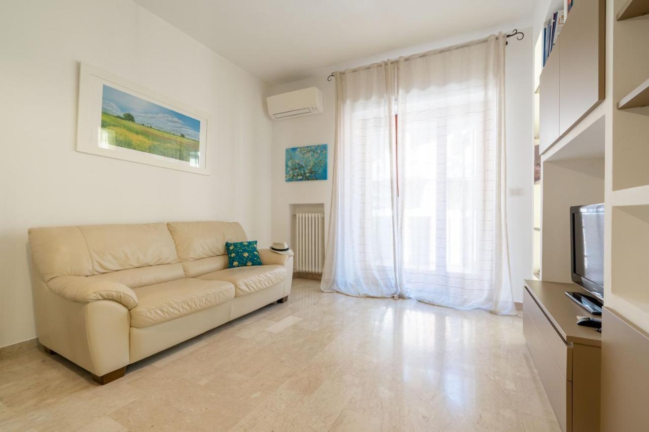Universita & Stazione Airy Apartment With Parking Bari Exterior foto