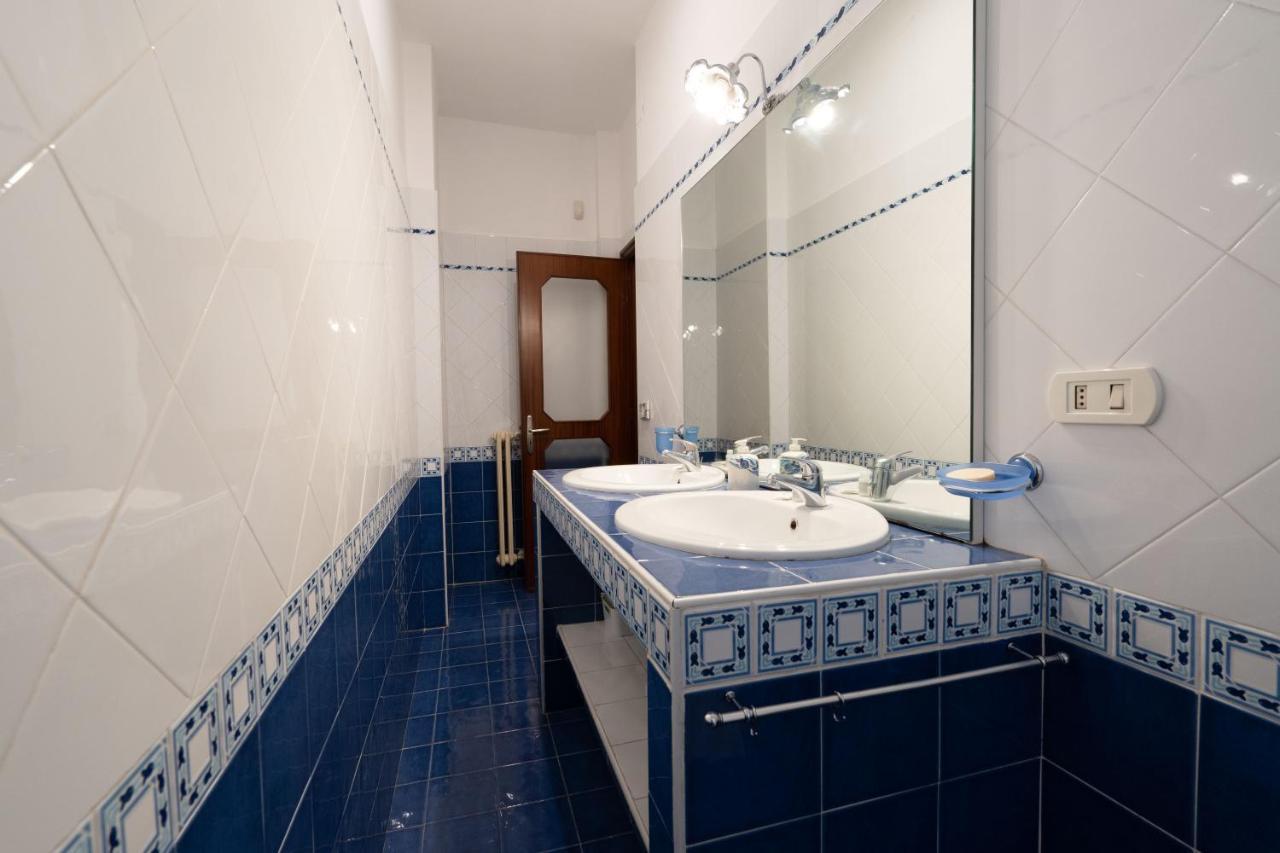 Universita & Stazione Airy Apartment With Parking Bari Exterior foto
